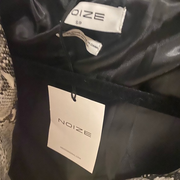 Brand new NOIZE vegan leather snakeskin puffer - Picture 2 of 2